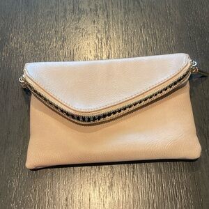 • 9" (L) × 6" (H) x 1" (D)
Zipper closure with magnetic snap flap
Faux leather